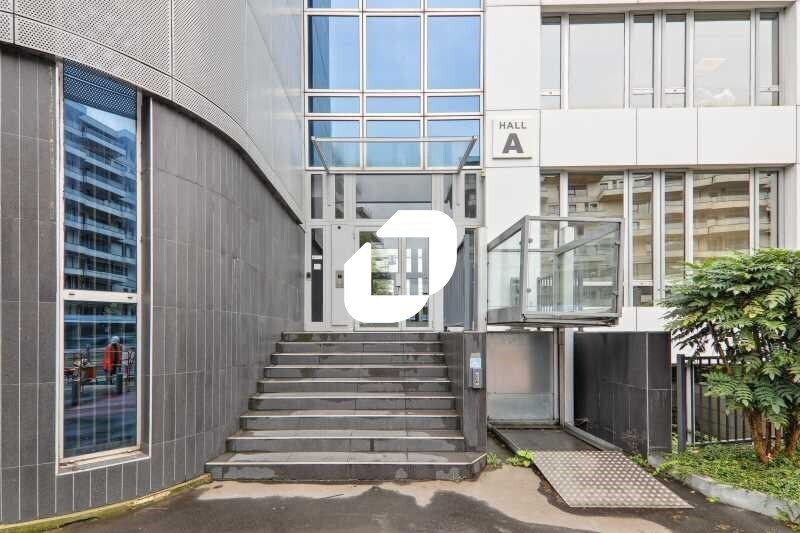 Office in Colombes to rent - Building Photo - Image 2 of 17