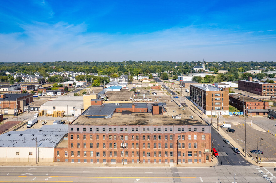 1101 SW Washington St, Peoria, IL for rent - Aerial - Image 2 of 5