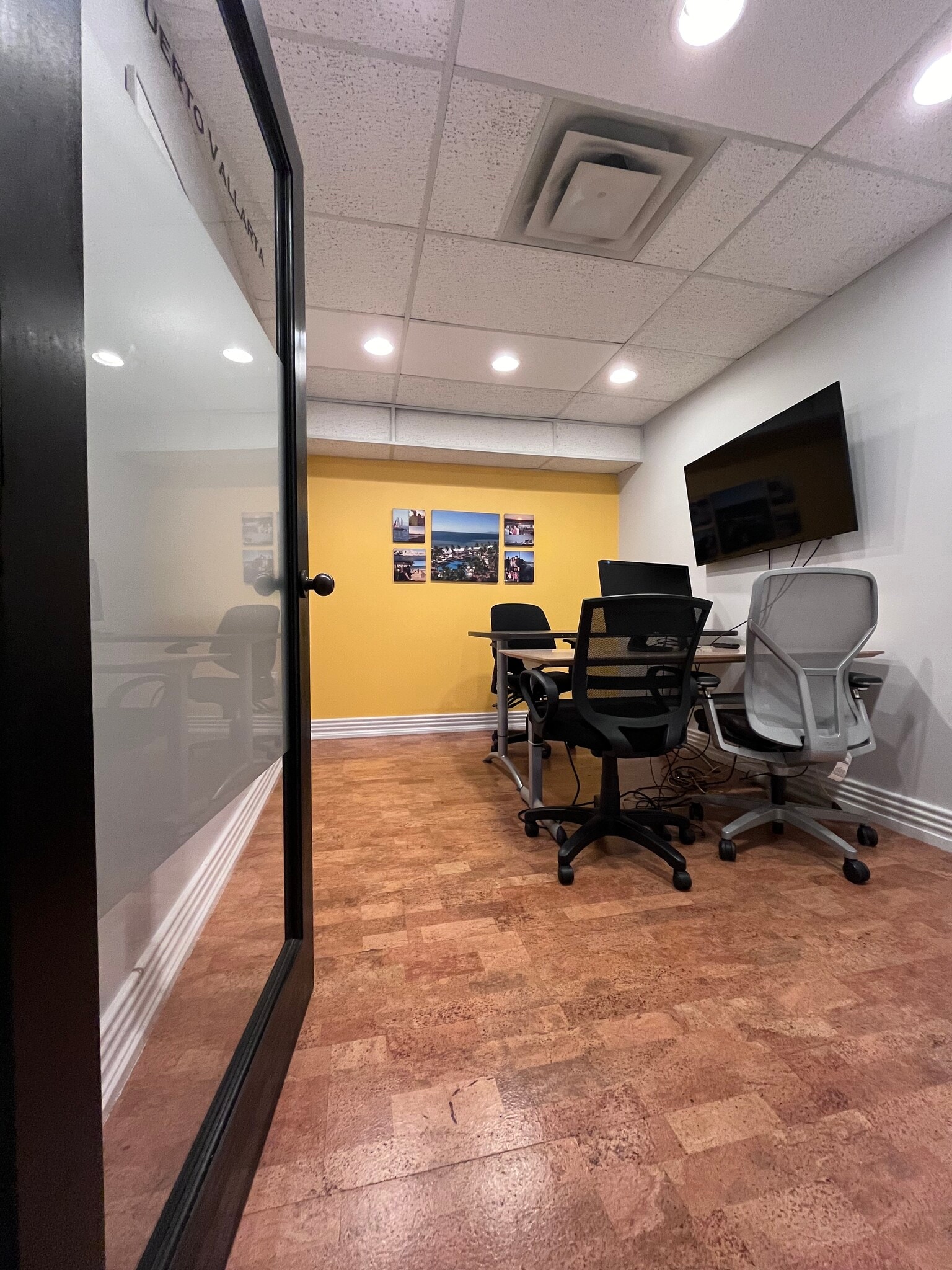 1020 Dennison Ave, Columbus, OH to rent Interior Photo- Image 1 of 3