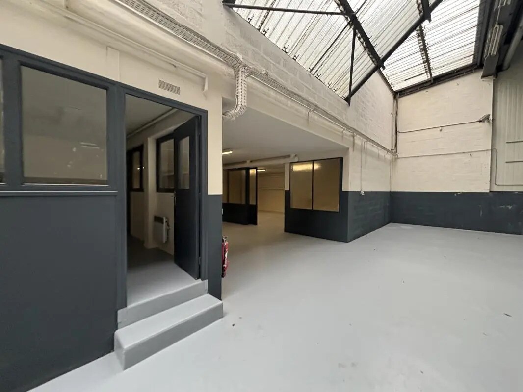 Industrial in Gonesse to rent Building Photo- Image 1 of 18
