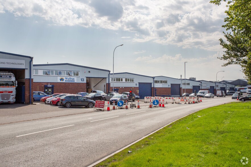 Planetary Rd, Willenhall to rent - Building Photo - Image 2 of 4