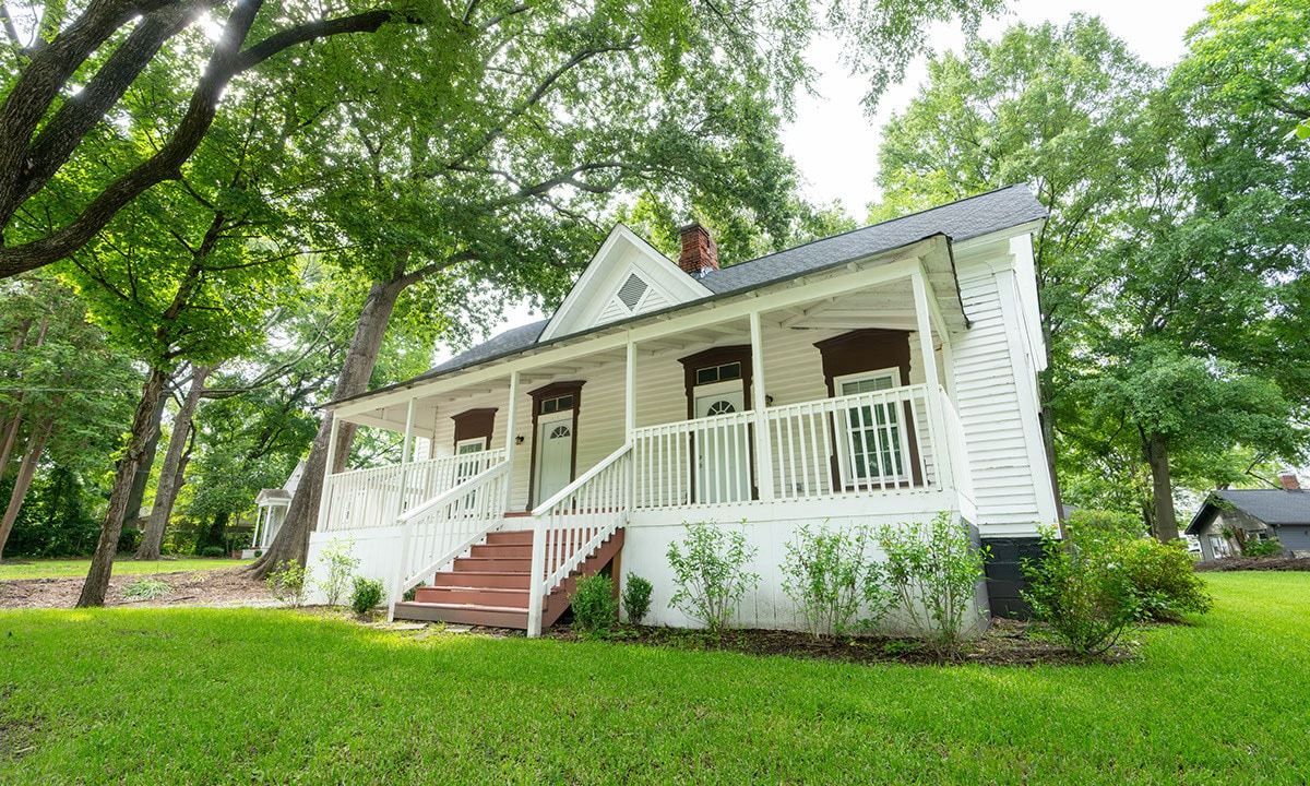 2115 Bolton Rd NW, Atlanta, GA to rent Building Photo- Image 1 of 6