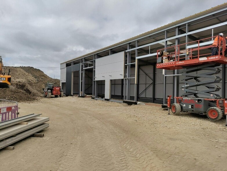 Broadway, Peterborough to rent - Building Photo - Image 3 of 9