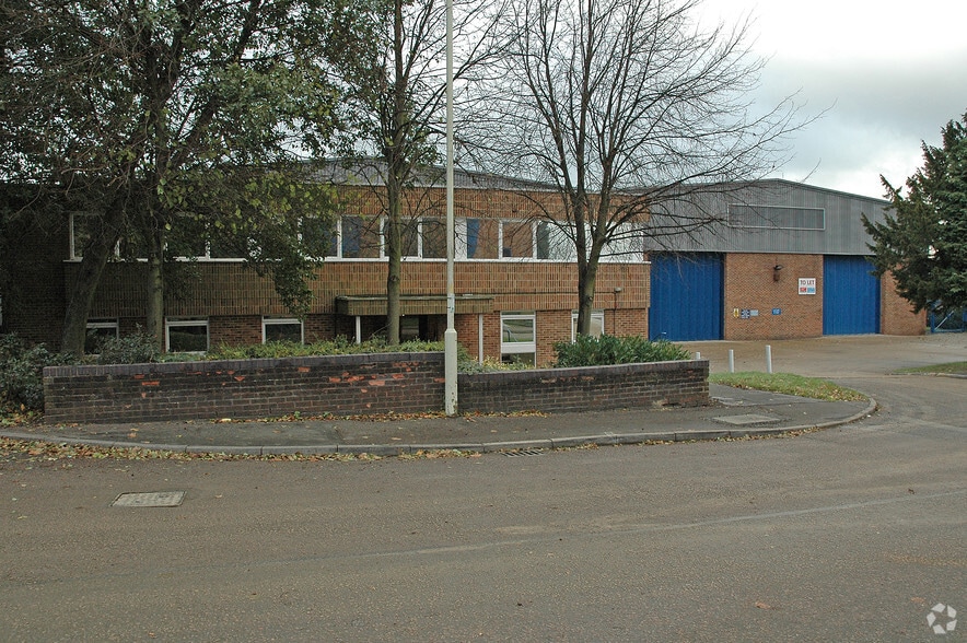 18-20 Southfields Rd, Dunstable for sale - Primary Photo - Image 1 of 1