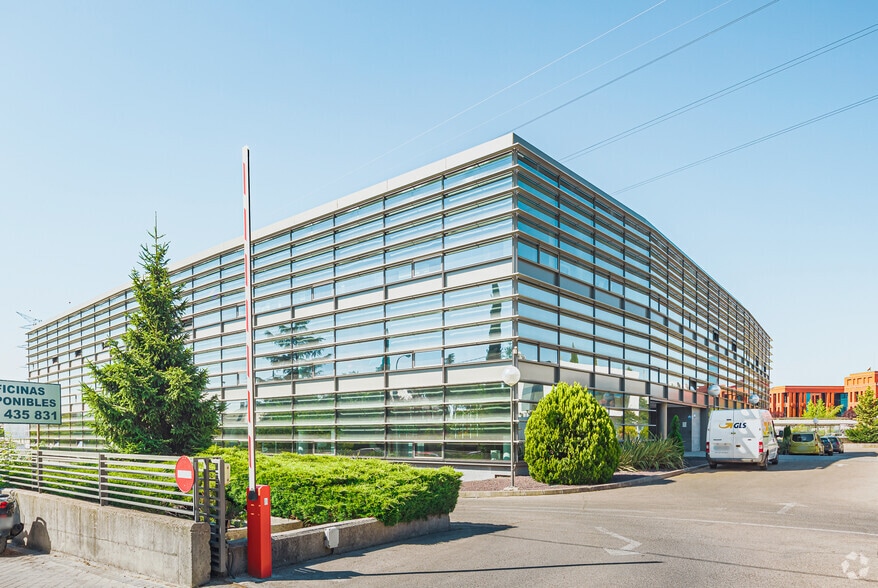 Calle Musgo, 2, Madrid, Madrid to rent - Building Photo - Image 2 of 18