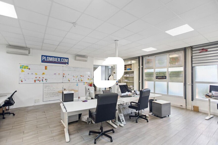 Light Industrial in Montreuil for sale - Interior Photo - Image 3 of 14