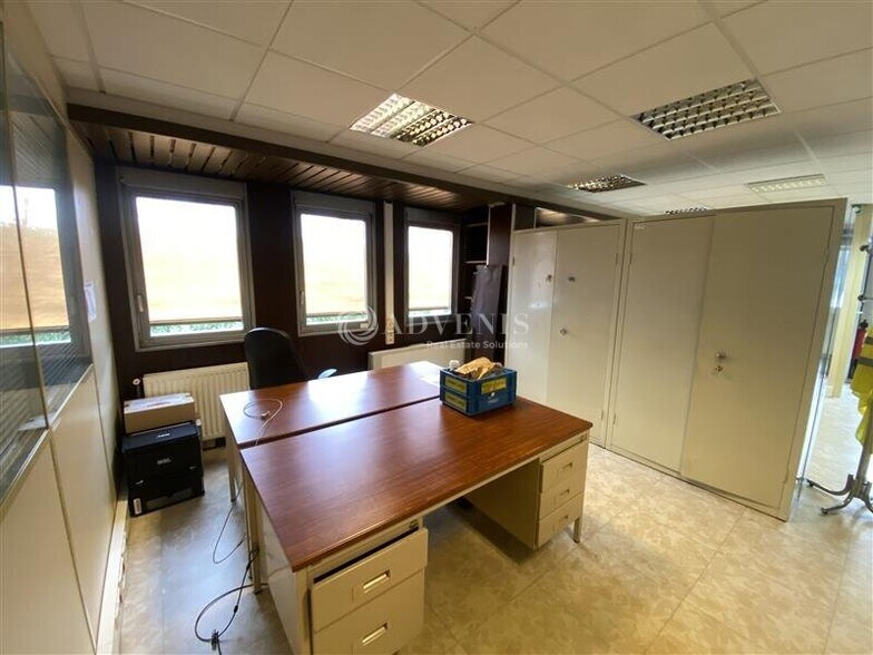 Office in Chennevières-sur-Marne to rent - Interior Photo - Image 2 of 7