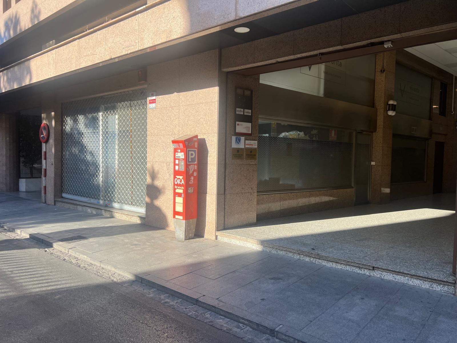 Retail in Granada, Granada to rent Building Photo- Image 1 of 22