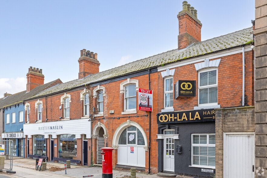 2 Abbey Walk, Grimsby to rent - Building Photo - Image 2 of 2