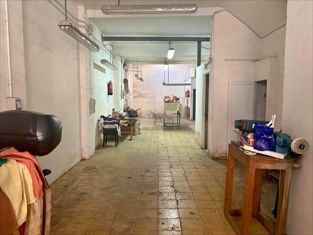 Madrid, MAD 28039 - Unit 01 -  - Interior Photo - Image 1 of 4