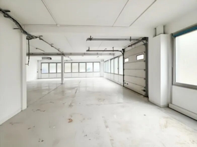 27 Boulevard Louise Michel, Gennevilliers to rent - Interior Photo - Image 3 of 3