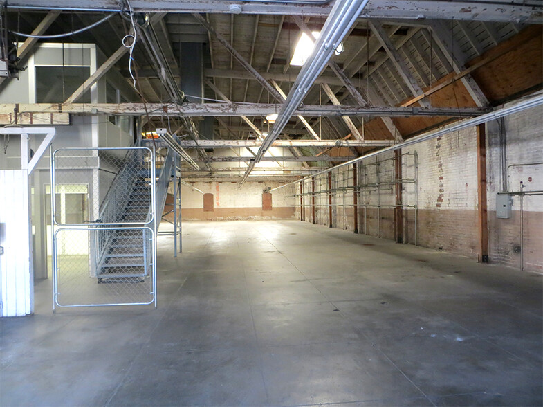 2812 S Main St, Los Angeles, CA for rent - Interior Photo - Image 2 of 5