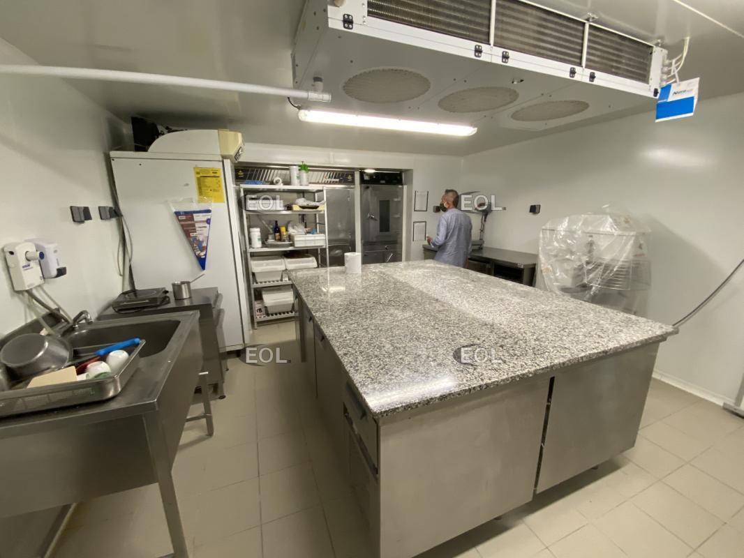 Light Industrial in Montreuil to rent Interior Photo- Image 1 of 3