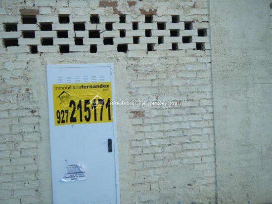 Retail in Cáceres, Cáceres to rent - Building Photo - Image 1 of 9