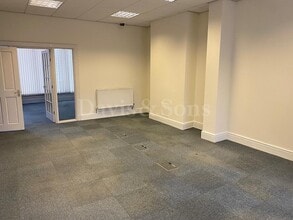 25 Clarence St, Pontypool to rent Interior Photo- Image 2 of 3