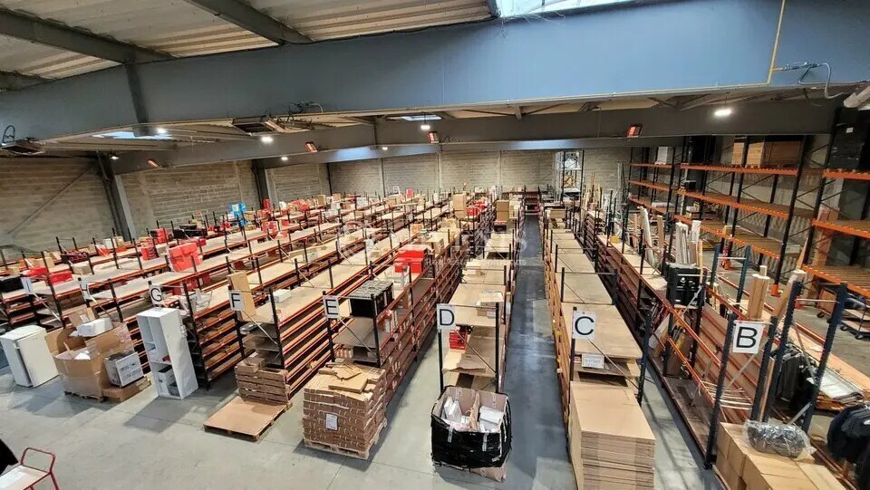 Light Industrial in Les Sorinières to rent - Interior Photo - Image 2 of 5