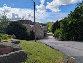 Penistone Rd, Huddersfield to rent Building Photo- Image 1 of 8