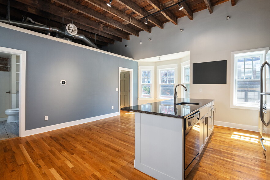 Beautiful office and Carriage duplex portfolio of 2 properties for sale on LoopNet.co.uk - Interior Photo - Image 3 of 14