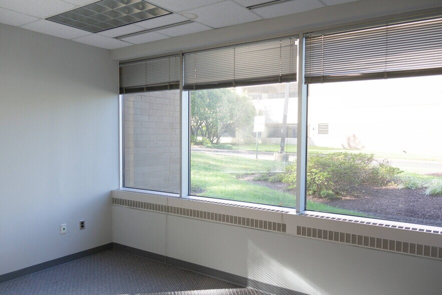 7833 Walker Dr, Greenbelt, MD to rent - Building Photo - Image 2 of 14