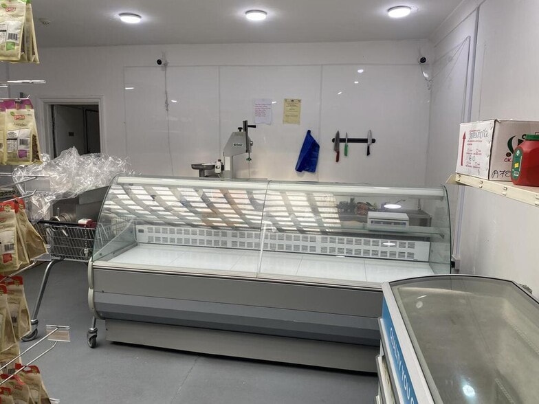 17 New Rd, Chatham to rent - Building Photo - Image 2 of 11