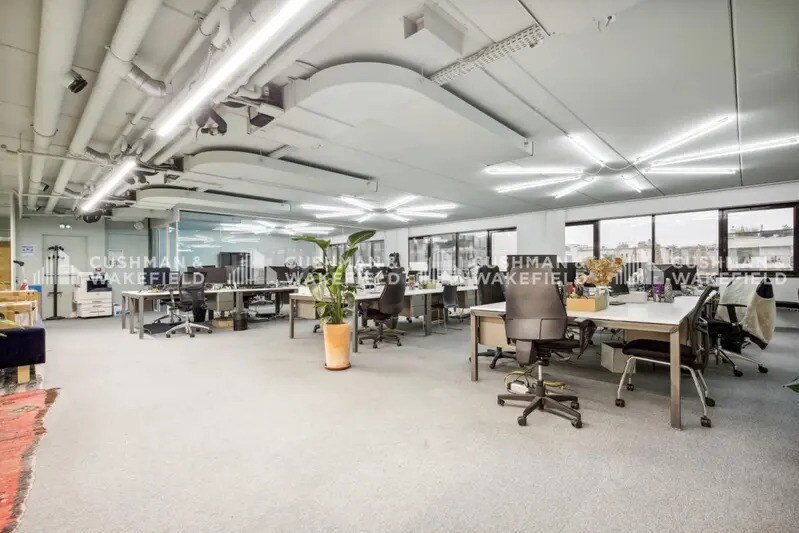 Office in Levallois-Perret to rent - Interior Photo - Image 1 of 13