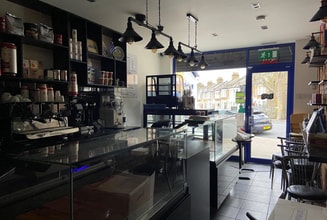 7-12 The Broadway, London to rent Interior Photo- Image 2 of 4