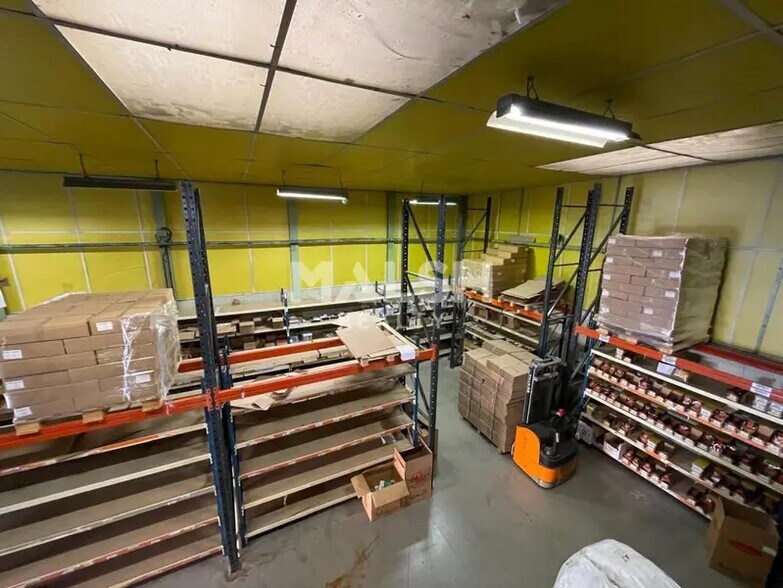 Light Industrial in Villeurbanne to rent - Interior Photo - Image 3 of 6