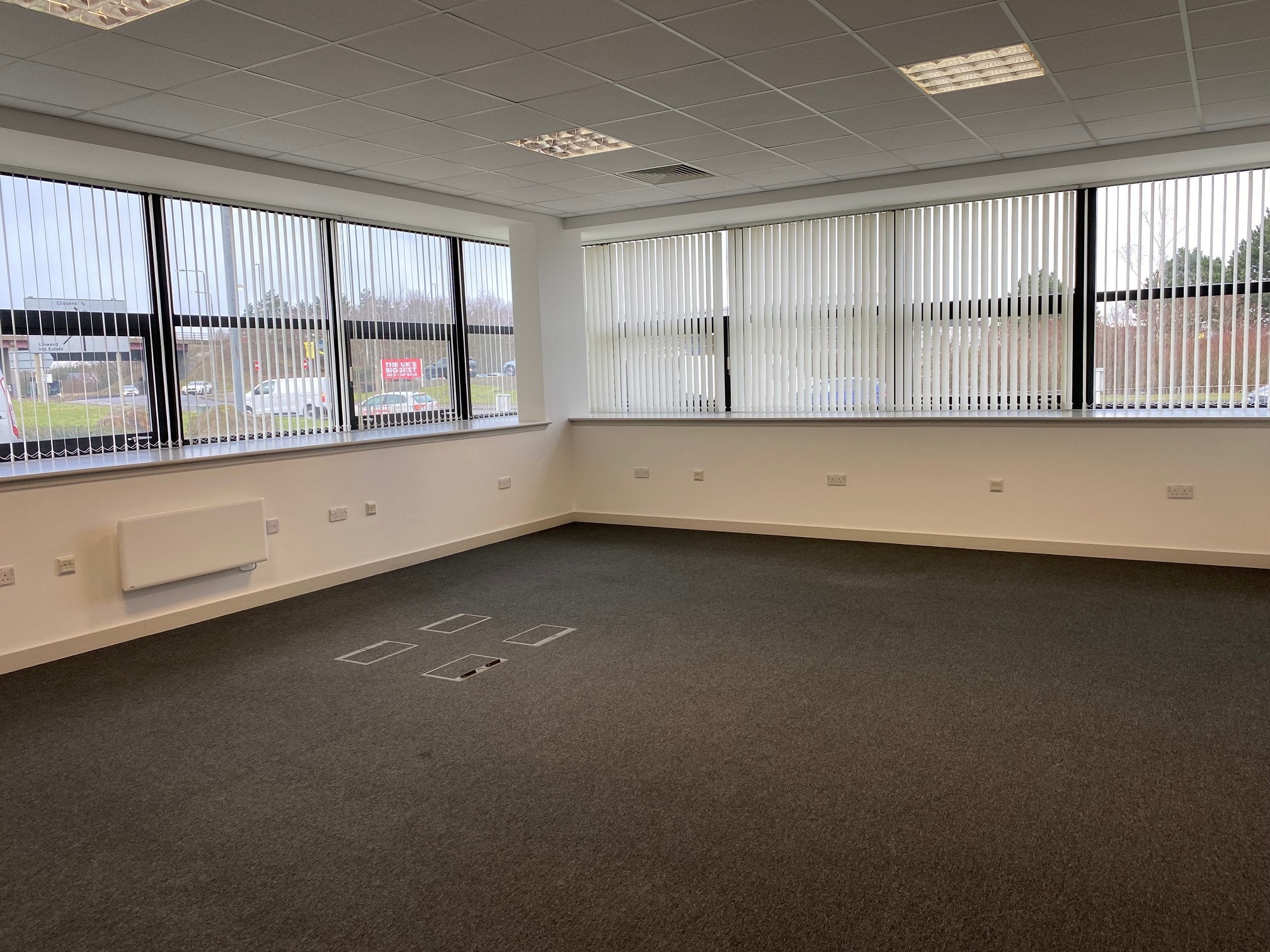 Burnbrae Rd, Linwood to rent Interior Photo- Image 1 of 3