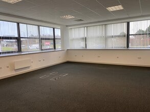 Burnbrae Rd, Linwood to rent Interior Photo- Image 1 of 3