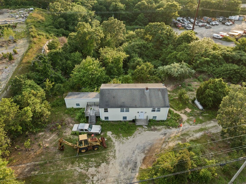 90 - 94 Hedges Pond, Plymouth, MA for sale - Primary Photo - Image 1 of 1