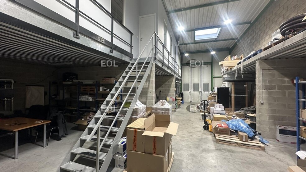 Light Industrial in Saint-Thibault-des-Vignes for sale - Interior Photo - Image 2 of 3