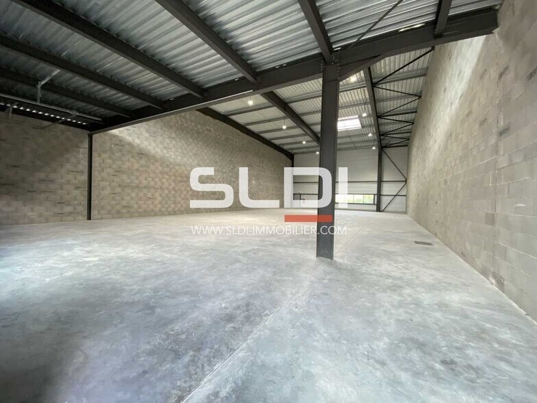 Light Industrial in Dagneux to rent - Interior Photo - Image 2 of 6