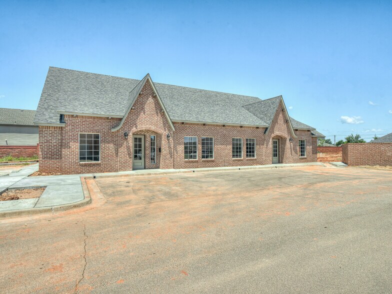 2260 NW 36th Ave, Norman, OK for rent - Building Photo - Image 1 of 75