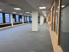 40 Cumberland Rd, London to rent Interior Photo- Image 1 of 10