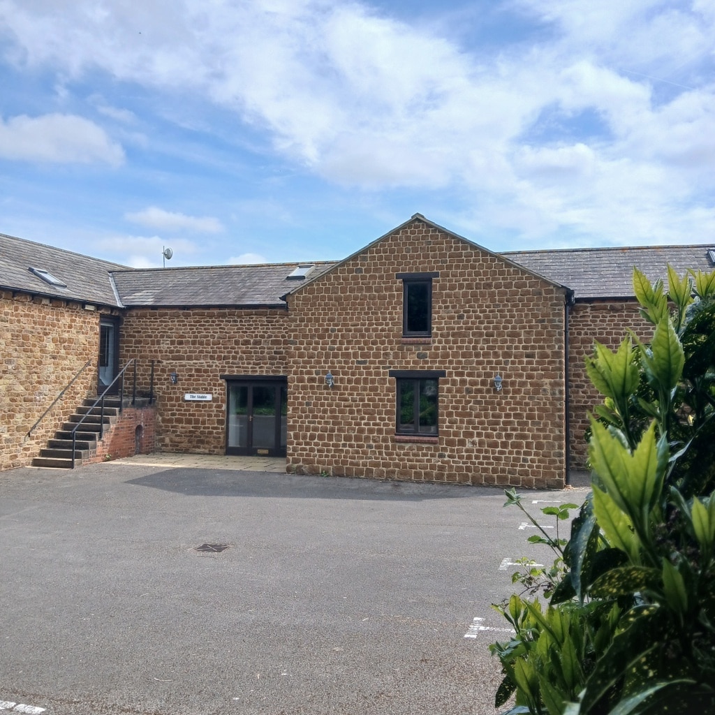 Appletree Rd, Banbury to rent Building Photo- Image 1 of 4