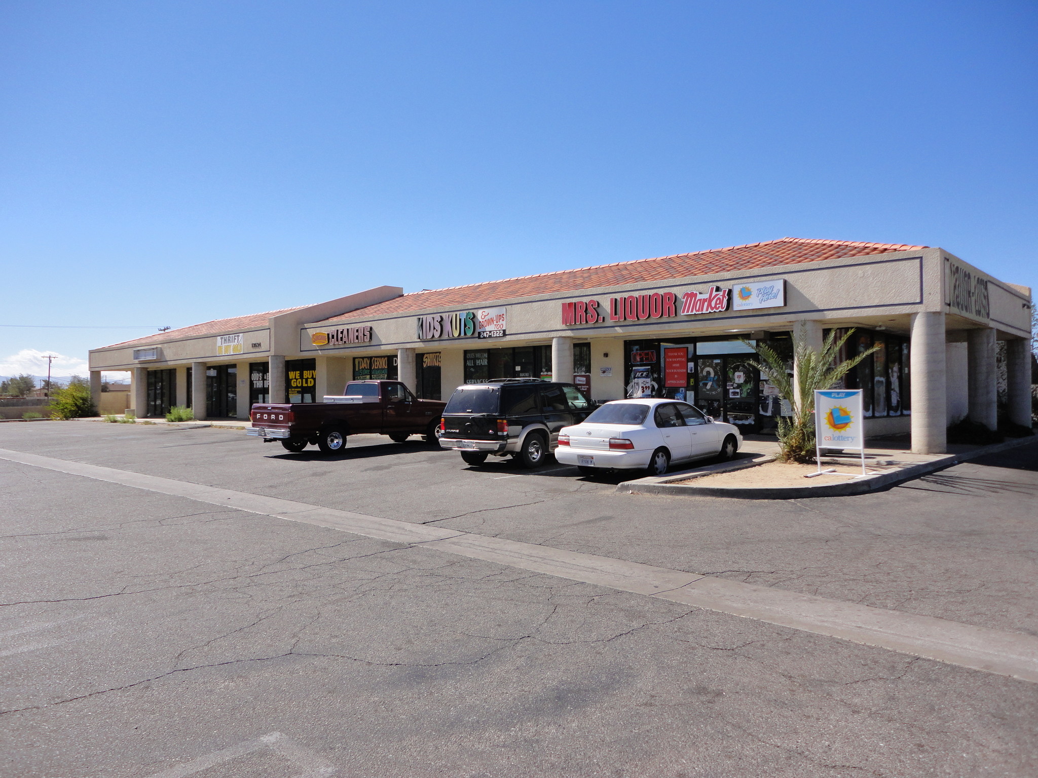 13534 Navajo Rd, Apple Valley, CA for rent Building Photo- Image 1 of 16