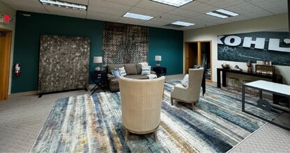 W165 N5815 Ridgewood Dr, Menomonee Falls, WI to rent Interior Photo- Image 2 of 21