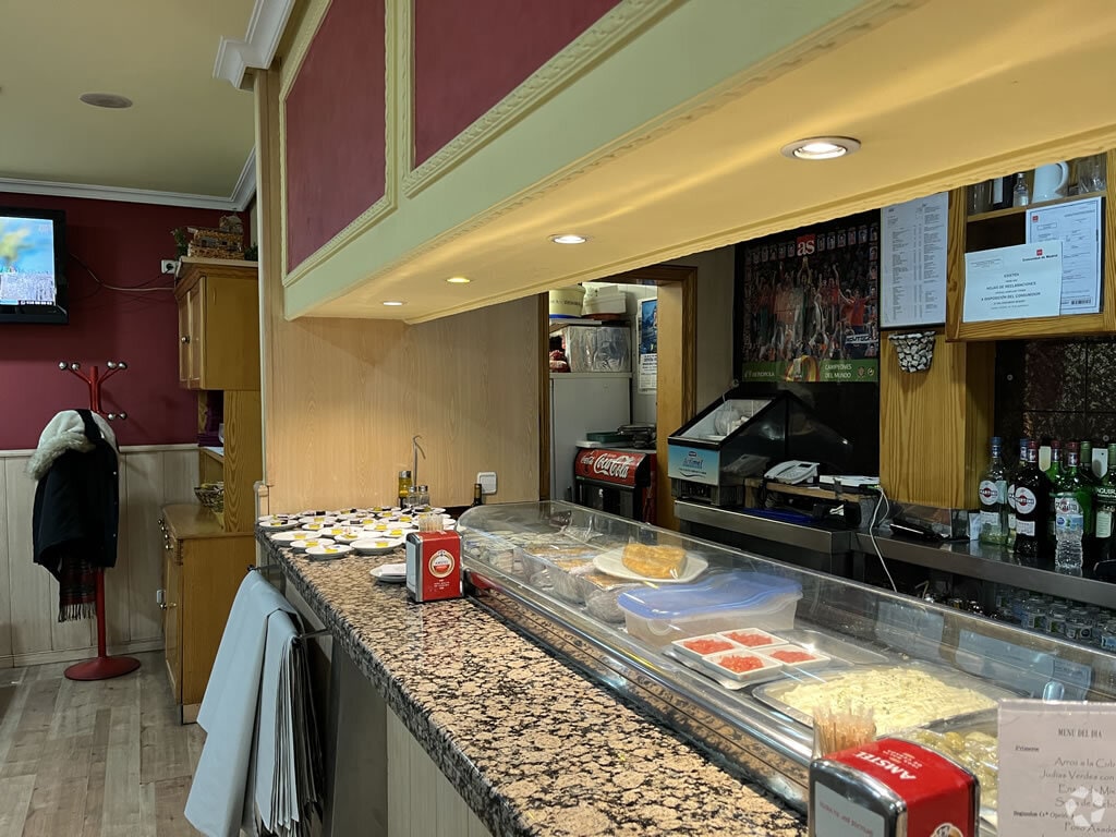 Retail in Madrid, Madrid to rent Interior Photo- Image 1 of 2