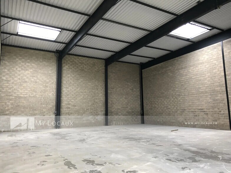 Light Industrial in Gennevilliers to rent - Interior Photo - Image 3 of 3