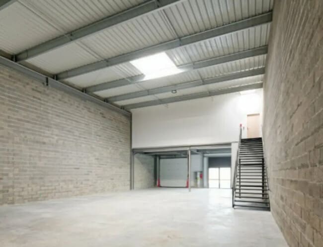 Location Entrepôt 296 m²