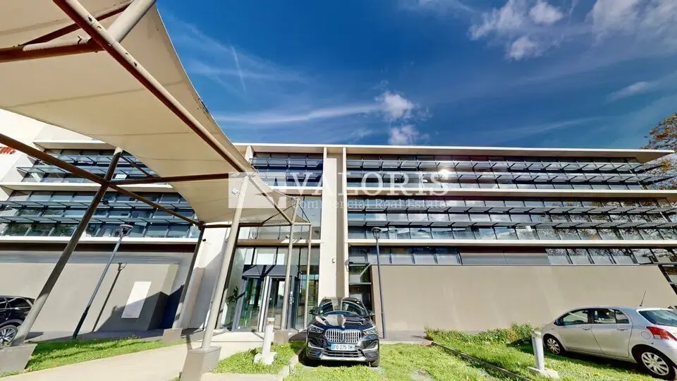 Office in Lyon to rent Building Photo- Image 1 of 6