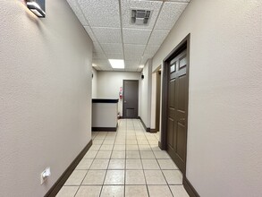 7205 Bandera Rd, San Antonio, TX for rent Building Photo- Image 2 of 14