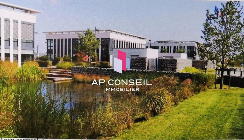 Light Industrial in Élancourt to rent - Building Photo - Image 2 of 5