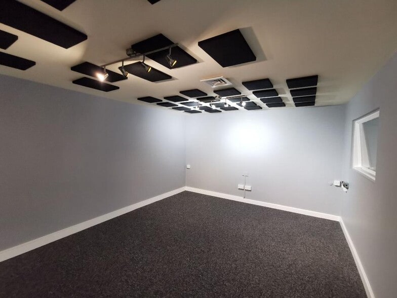3-5 Pink Ln, Newcastle Upon Tyne to rent - Building Photo - Image 3 of 18