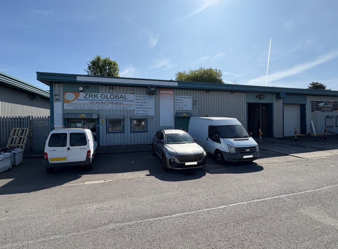 1 Featherstall Rd S, Oldham for sale Primary Photo- Image 1 of 4