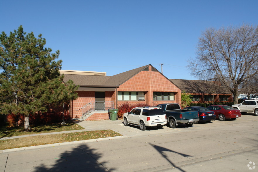 8230 Beechwood Dr, Lincoln, NE for sale - Building Photo - Image 2 of 5