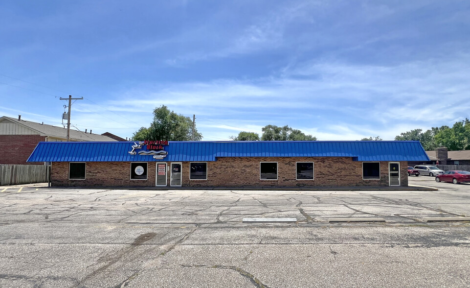 9505 W Central Ave, Wichita, KS for rent - Building Photo - Image 1 of 2