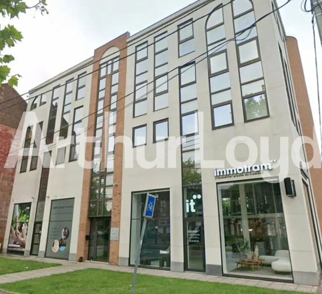 Location Commerce 168 m²
