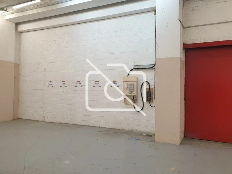 Industrial in Bagnolet for sale - Interior Photo - Image 2 of 5