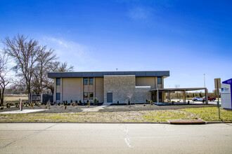 2210 Arbor Blvd, Dayton, OH for rent Building Photo- Image 2 of 5